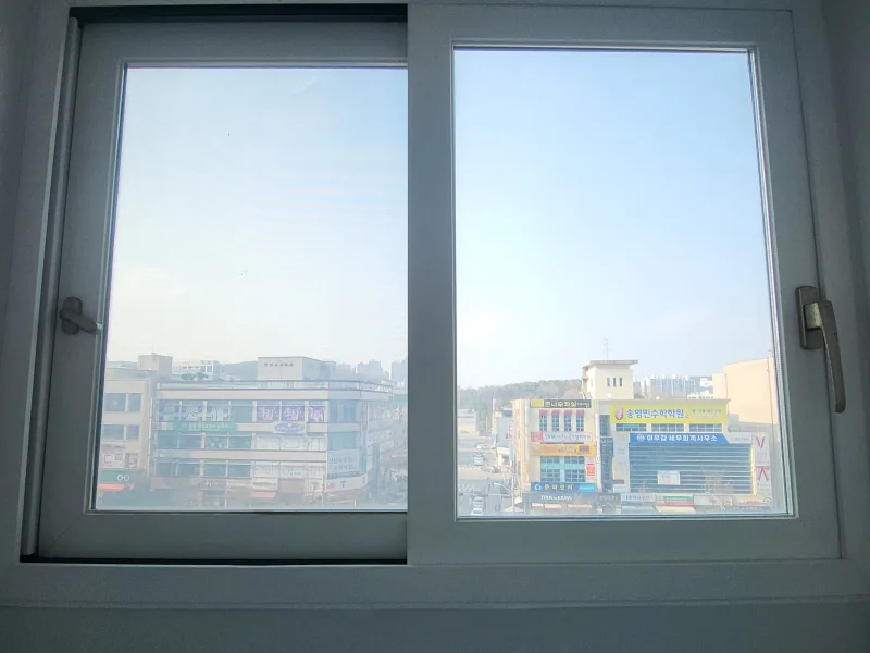 에어컨 배관 타공 구멍 복원 시공 전 1
