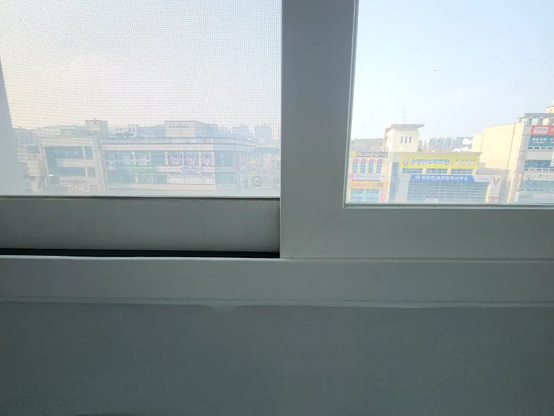 에어컨 배관 타공 구멍 복원 시공 과정 3단계