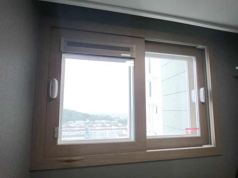 샷시 구멍 메우기 시공 전 1
